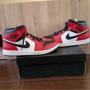 Jordan 1 Mid Chicago